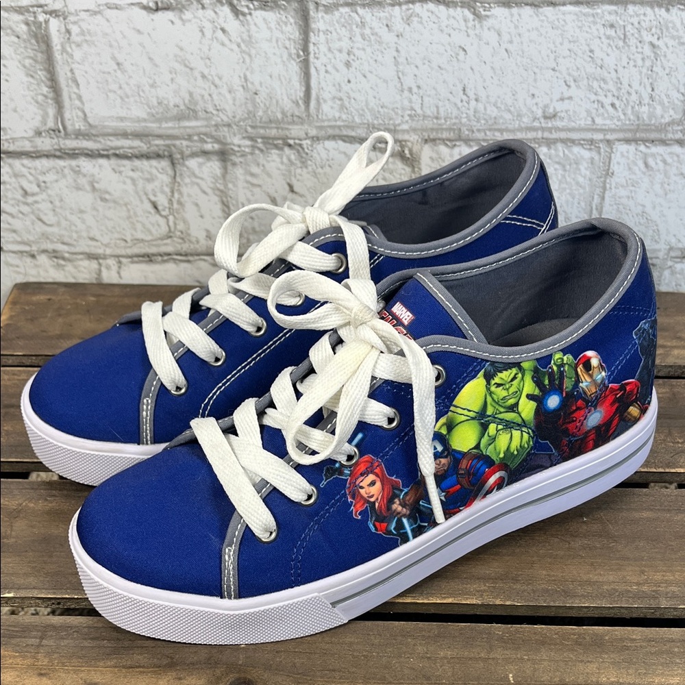 Heelys Youth Marvel The Avengers Wheeled Blue Skate Shoe Sneakers